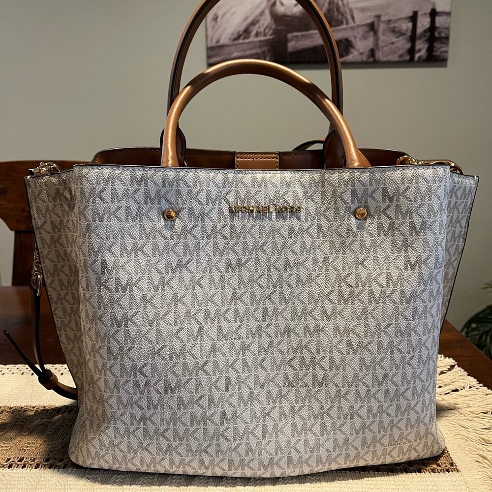 Brand new Michael kors purse!
